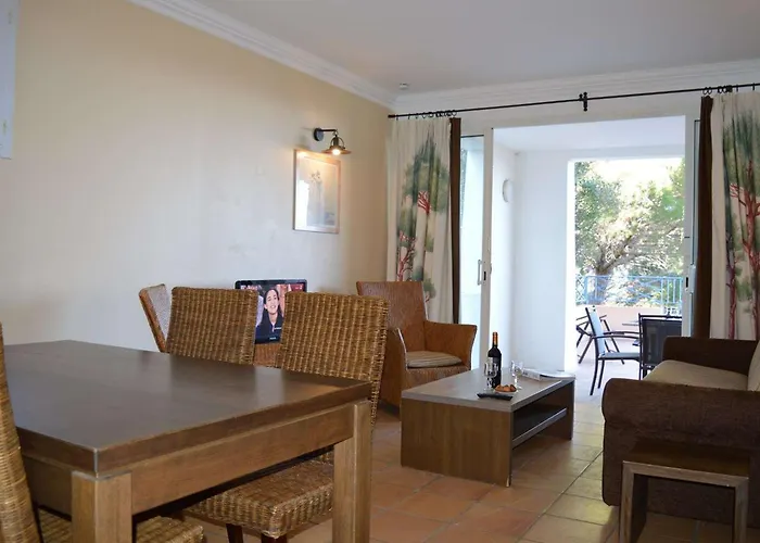 شقة 3 Pieces Avec Terrasse, Clim Et Parking A - Fr-1-226-390 *