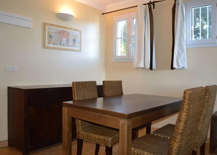 شقة 3 Pieces Avec Terrasse, Clim Et Parking A - Fr-1-226-390
