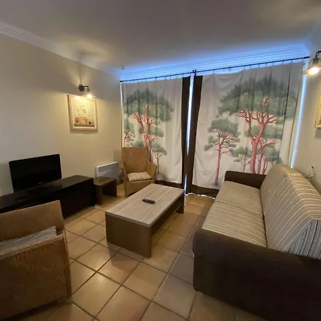 3 Pieces Avec Terrasse, Clim Et Parking A - Fr-1-226-390 * Grimaud